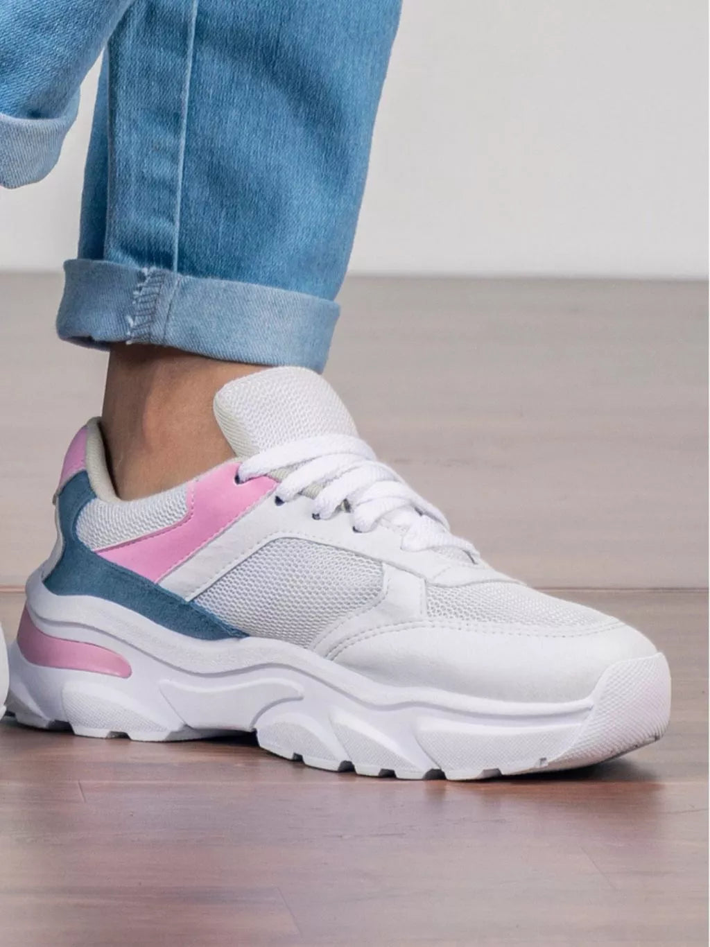 Tênis Esportivo Cloe Feminino GuGi Caminhada Leve e Confortável Para o Dia a Dia em Camurça 621-GG