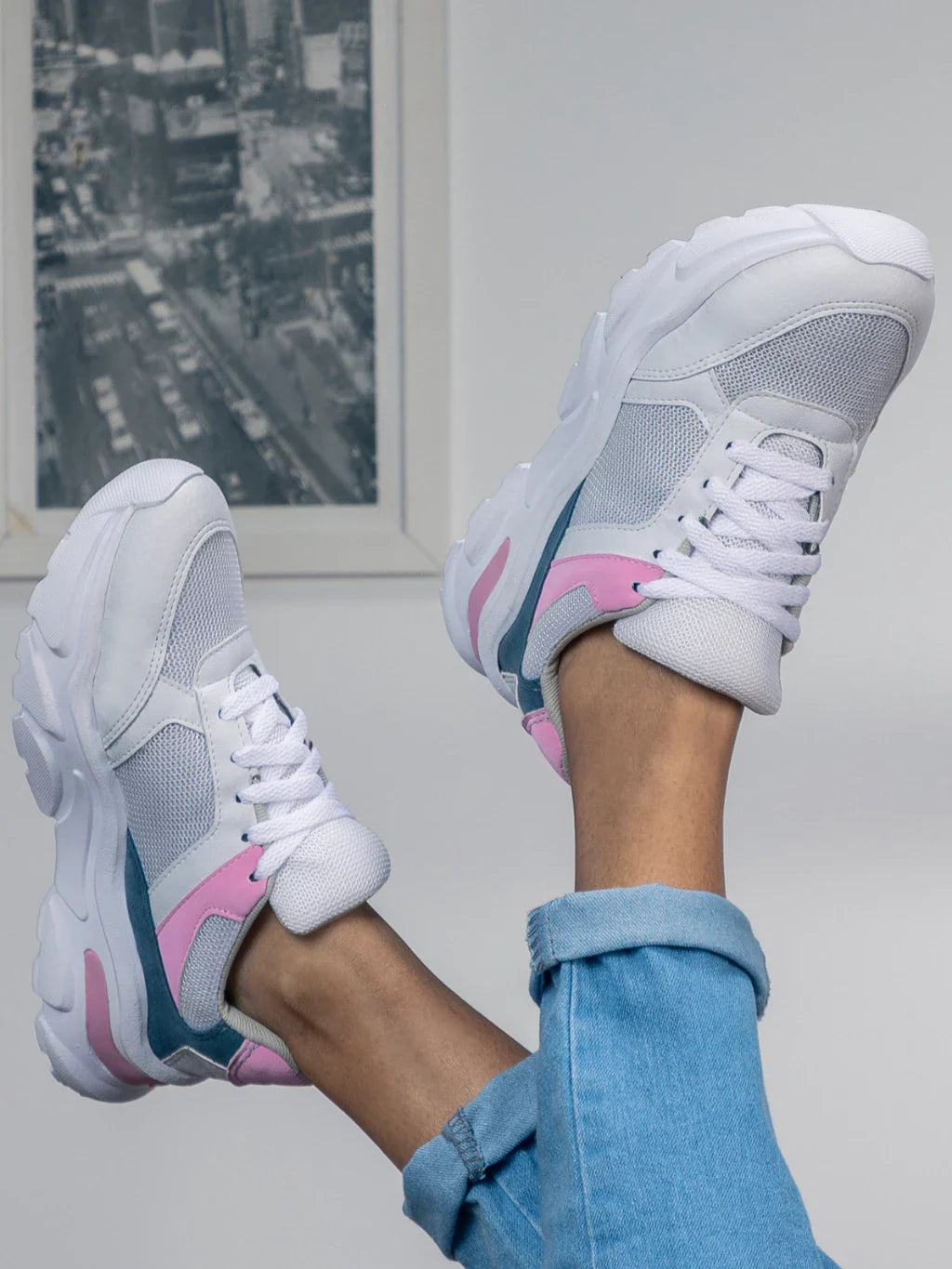 Tênis Esportivo Cloe Feminino GuGi Caminhada Leve e Confortável Para o Dia a Dia em Camurça 621-GG