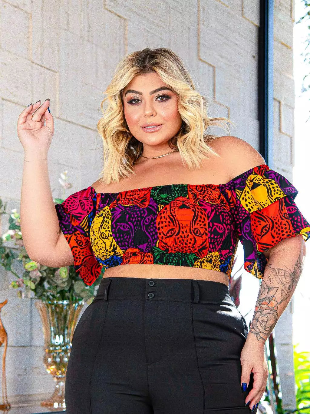 Cropped Lastex Estampa Farm Tendencia Blogueira Moda Tucano Borboleta Onca Margarida Verao