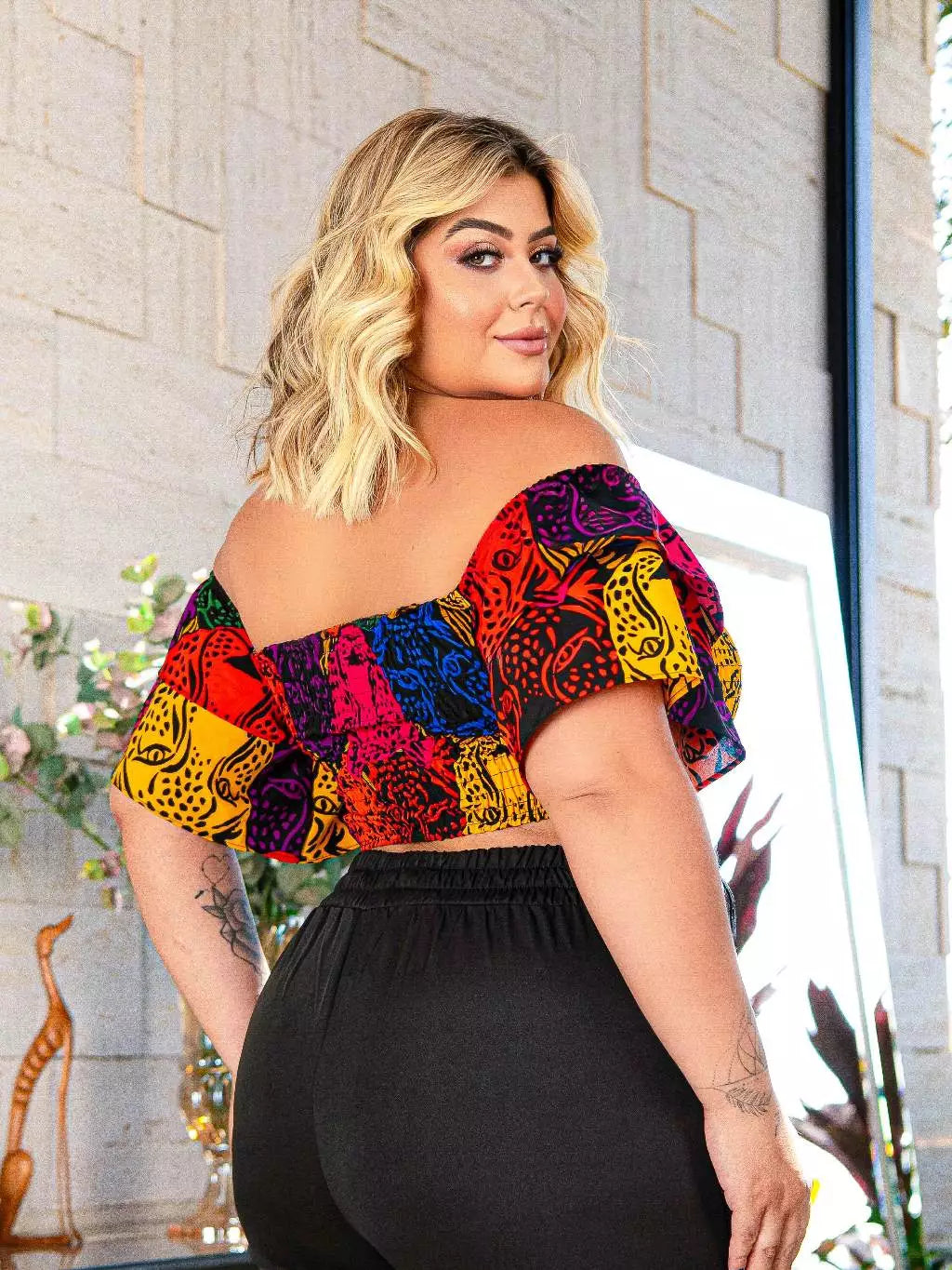 Cropped Lastex Estampa Farm Tendencia Blogueira Moda Tucano Borboleta Onca Margarida Verao